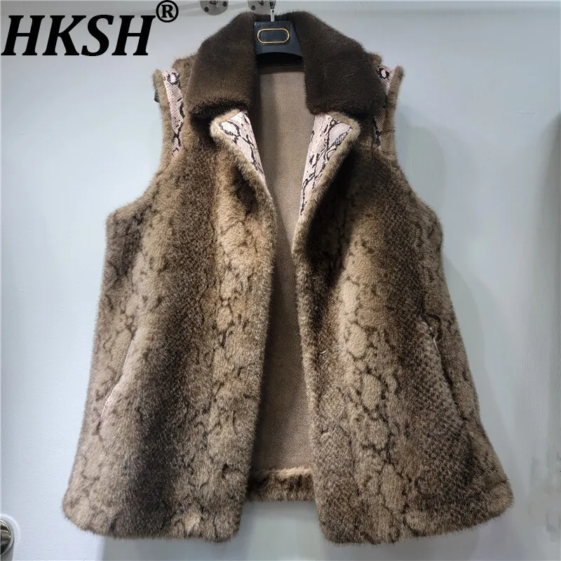 HKSH 2025 Winter New Women's Warm Waistcoat Turn-down Collar Pockets Printed Luxury Elegant High-End Ins Sleeveless Tops HK15893