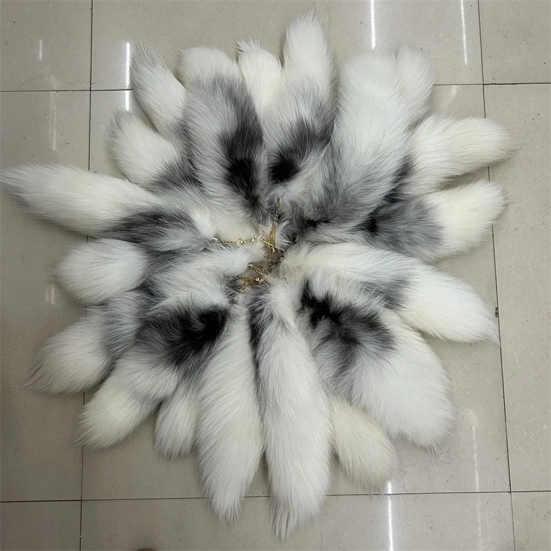 Natural Fox Fur Tail keychain Furry 2024 chic y2k Beautiful Accessory Length 40 cm Car Keychains For Women