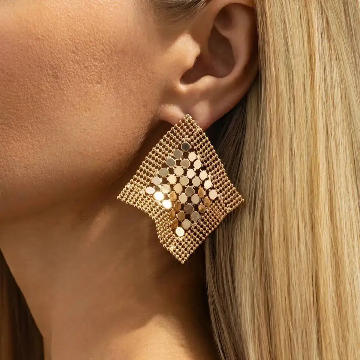 

PuRui Exaggerated Hollow Out Geometry Stud Earring Women Exquisite Vintage New Year Jewelry Accessory Piercing Earring Gift 2026