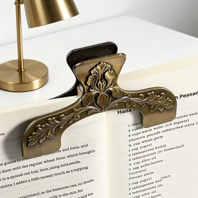 Vintage Carved Metal Book Page Clip, Exquisite Embossed Stationery Clip Adorned with Rose and Swirl Patterns Fashionable Desktop Stationery, the Perfect Choice for Book Lovers and Journal Enthusiasts, and an Ideal Choice for Decorating Journals and as a Photography Prop.