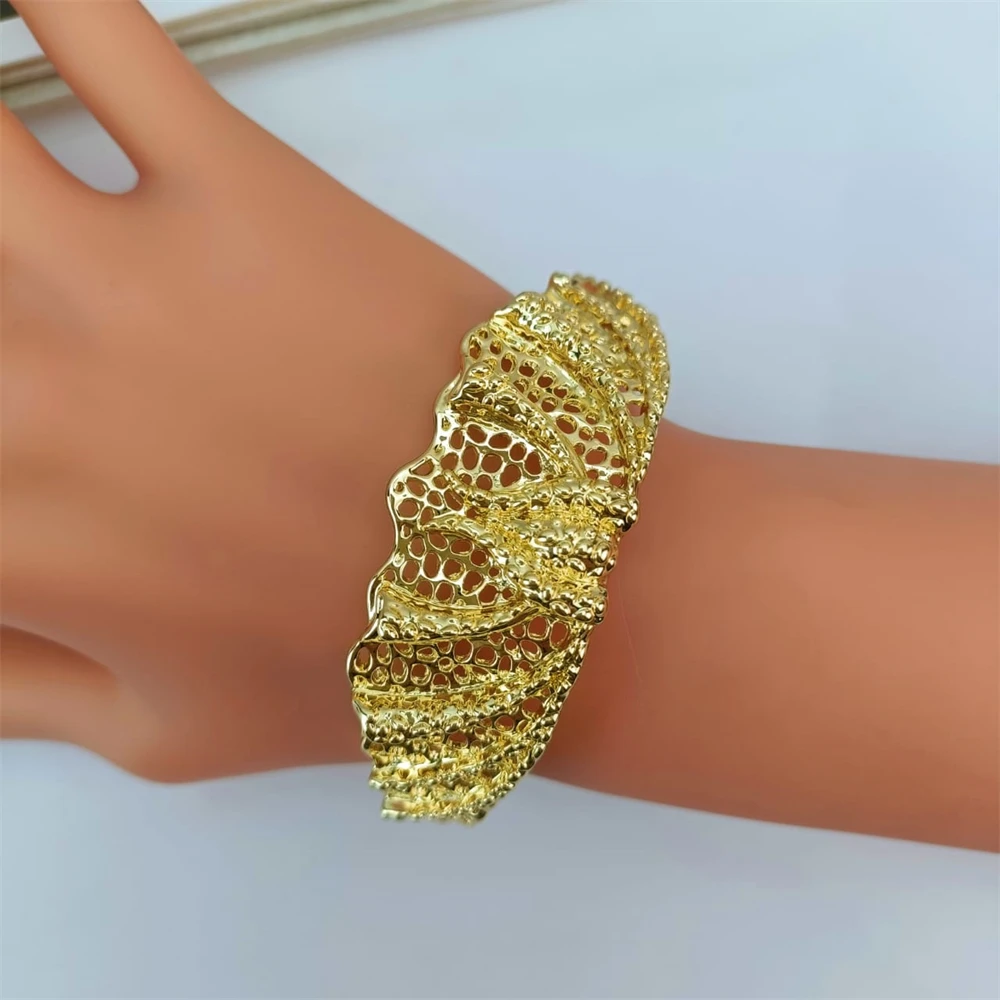 أطقم مجوهرات نسائية عصرية من EMMA أقراط كبيرة مطلية بالذهب في دبي مجوهرات رومانسية للحفلات