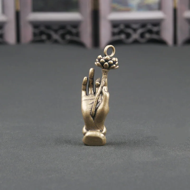 Vintage Brass Chinese Lotus Buddha Hand Miniature Figurine Keychain Hanging Pendant Creative Feng Shui Ornament Home Decoration