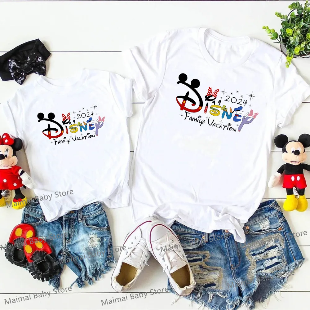 2024 Disney Family Vacation Shirts Father Mother Daughter Son Kids Tshirts Look First Disneyland Trip Family Matching Outfits