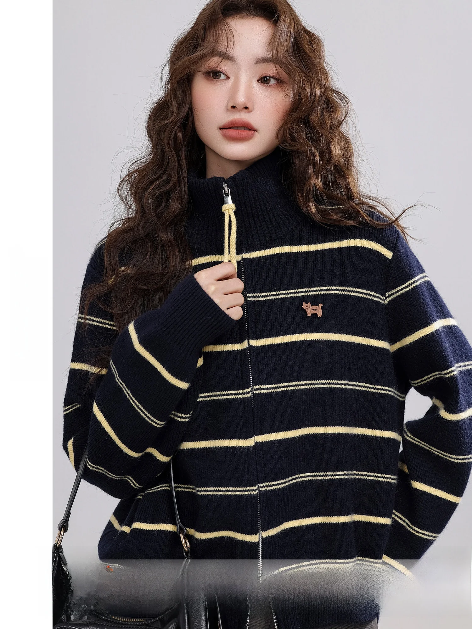 

Корейский свитер с высоким воротником в полоску, женский повседневный простой зимний свитер, новинка Quxuan Fun Pattern Maze Faion