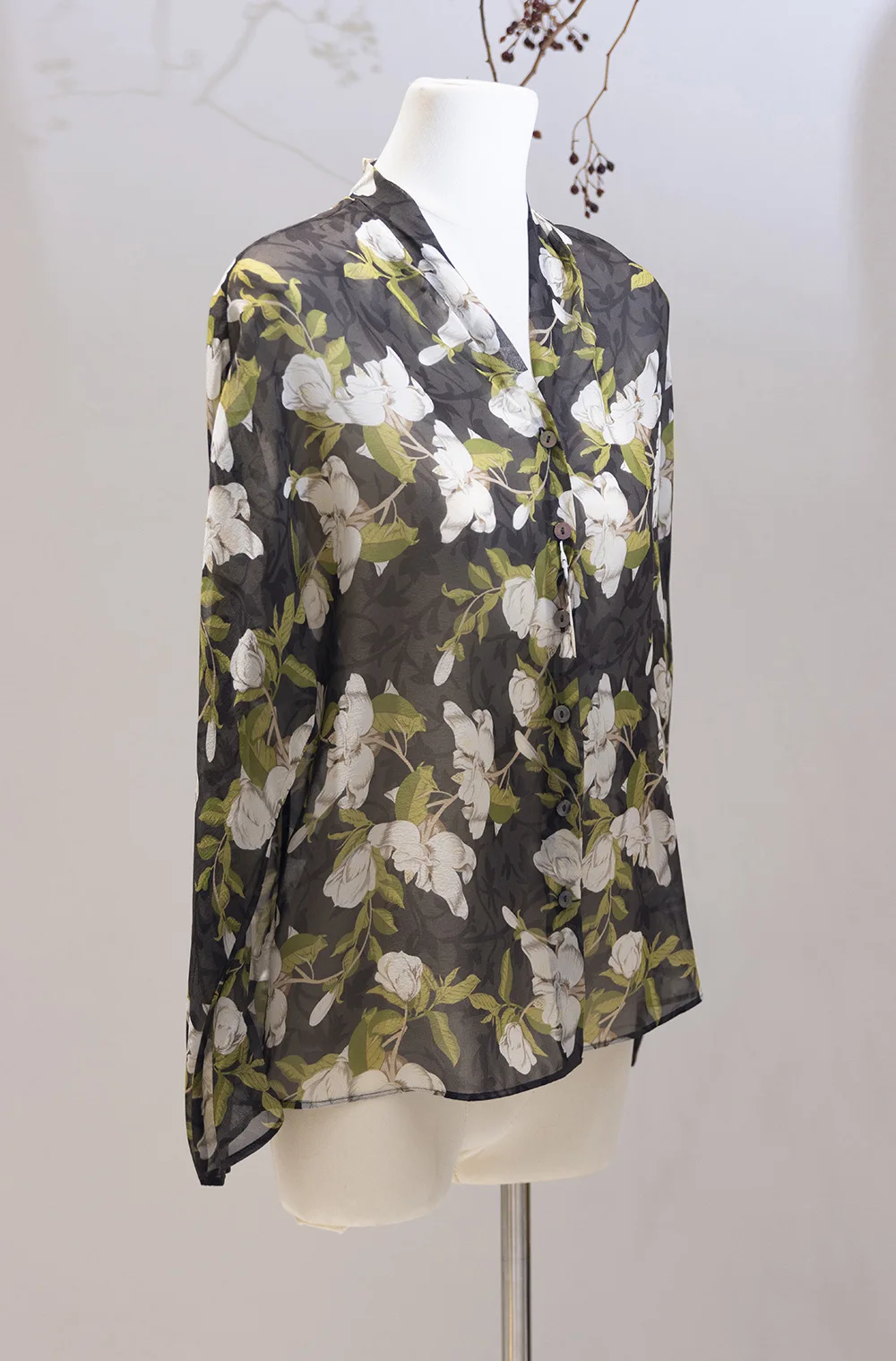 

Winsleter-100%Real Silk Elegant Shirt, V Neck Floral Print, Women Fashion Loose Sheer Sunscreen Blouse, 2026 Summer New T63008CC
