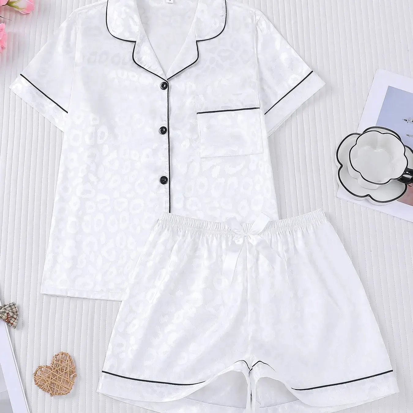 

Fashion White Leopard Print Satin Sleepwear Set For Women Short Sleeve Bowknot Shorts Casual Loungewear Pajama 2 Piece Set