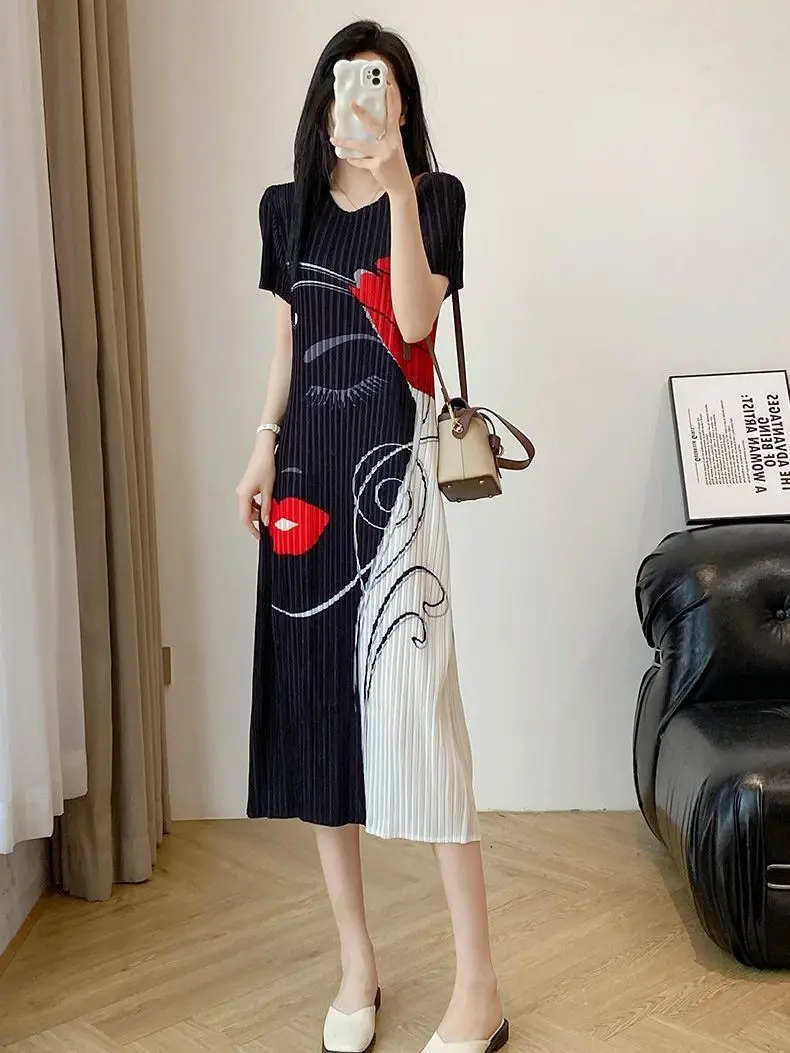 

Folds 2025 spring and summer new printed crew neck dress femininity meat covering loose medium and long dress