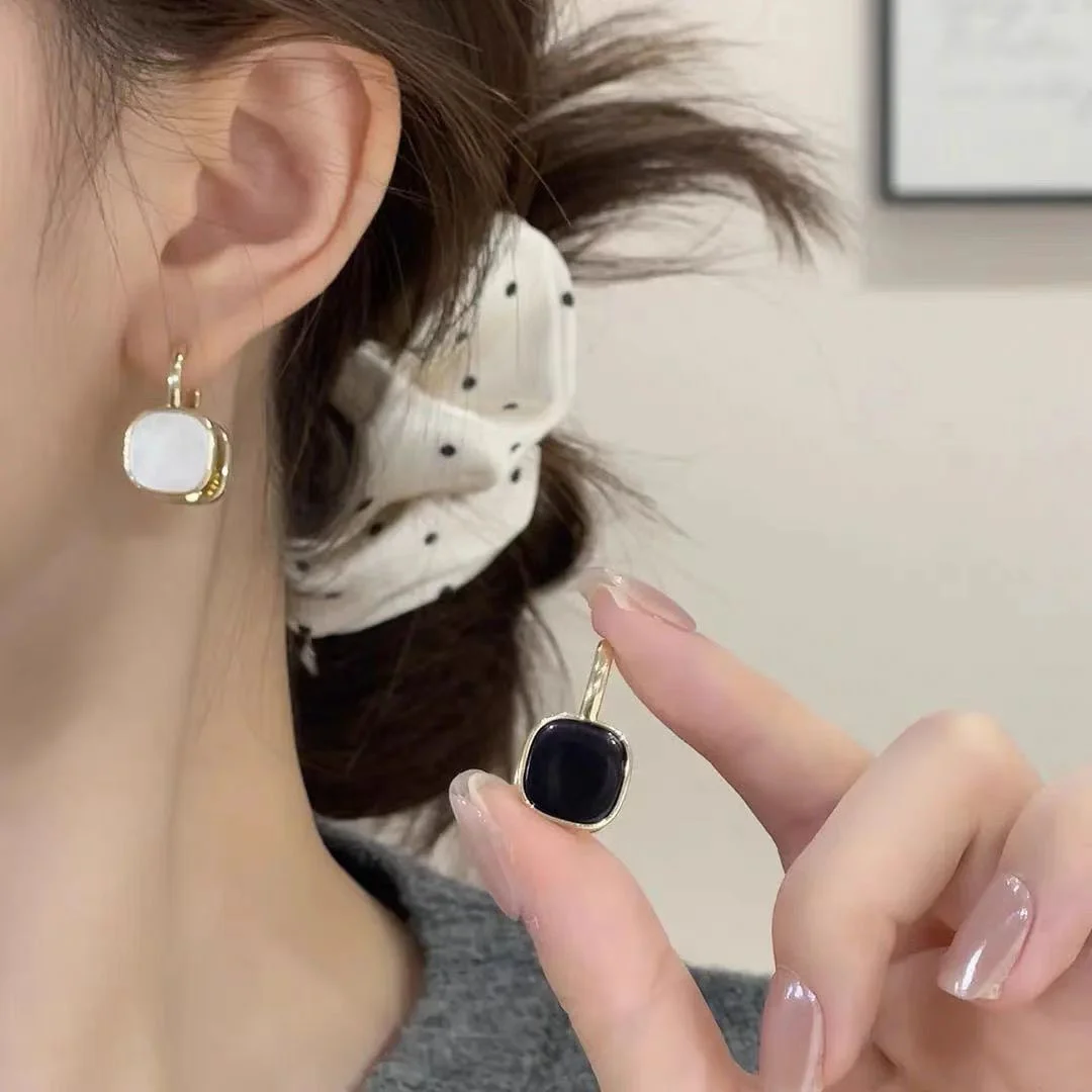 New Minimalist Elegant Luxury Black Reversible Square Stud Earrings for Women - Sophisticated Ear Accessories