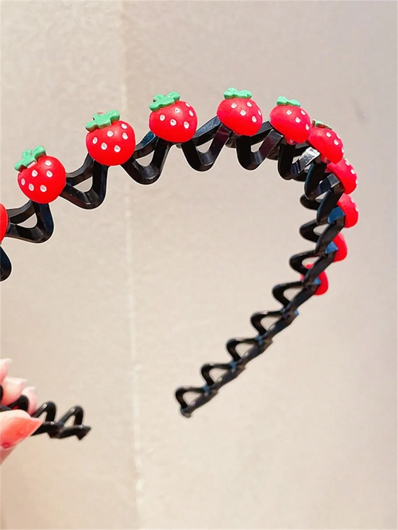 1 Women\'s new summer cartoon headband Strawberry non-slip pressure hair clip Cute hair finishing headband hair accessories