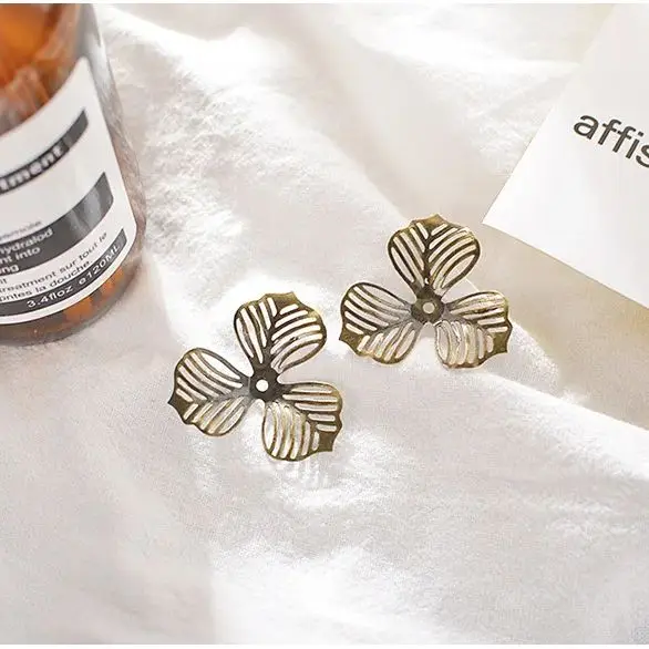 20 pieces/lot with Clover design Metal Filigree Flowers Slice Charms Setting Jewelry Accessory DIY Components Findings
