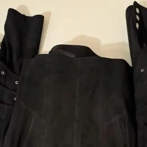 

Street trend black jacket men's Harajuku fashion personality element design jacket Gothic punk pleated long sleeved autumn coat