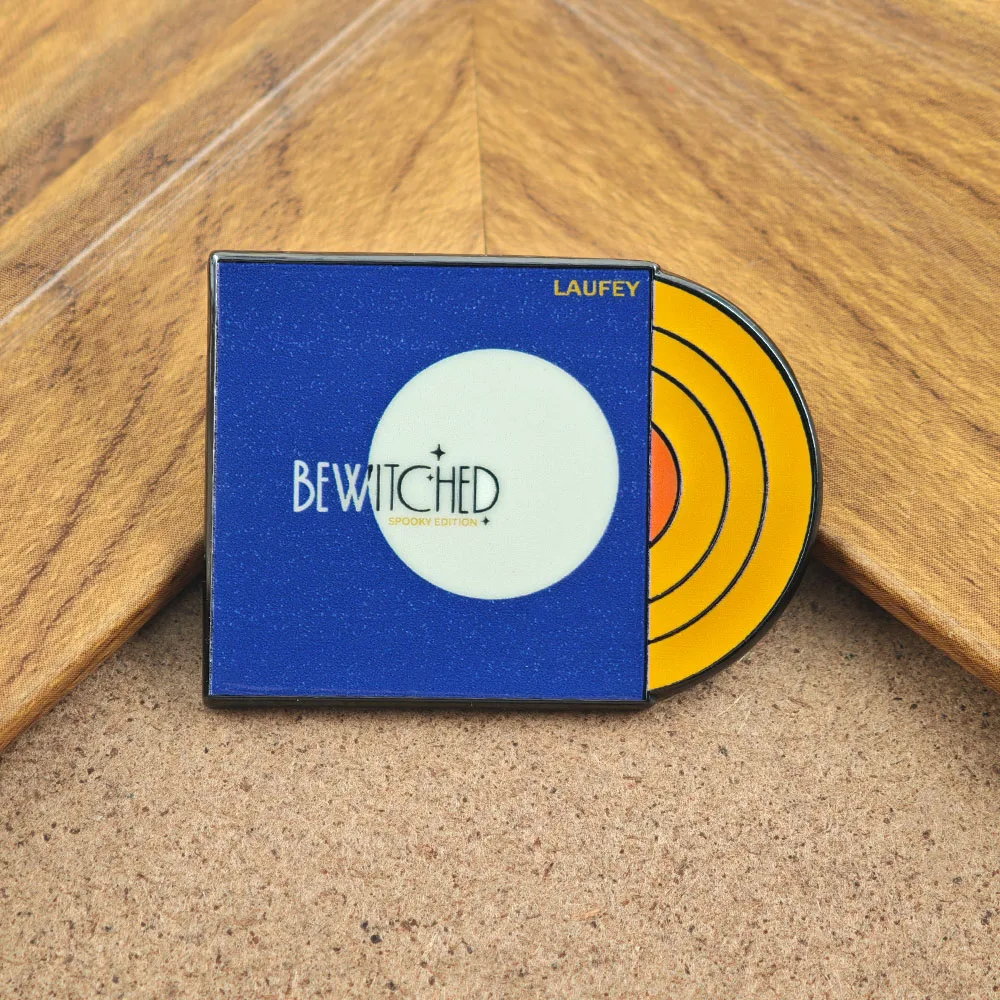 Laufey-Bewitched Spooky Edition Brosche Vinyl-Schallplatte Metall-Abzeichen Jazz-Pop-Album Emaille-Pin Fan-Geschenk – Detail 8