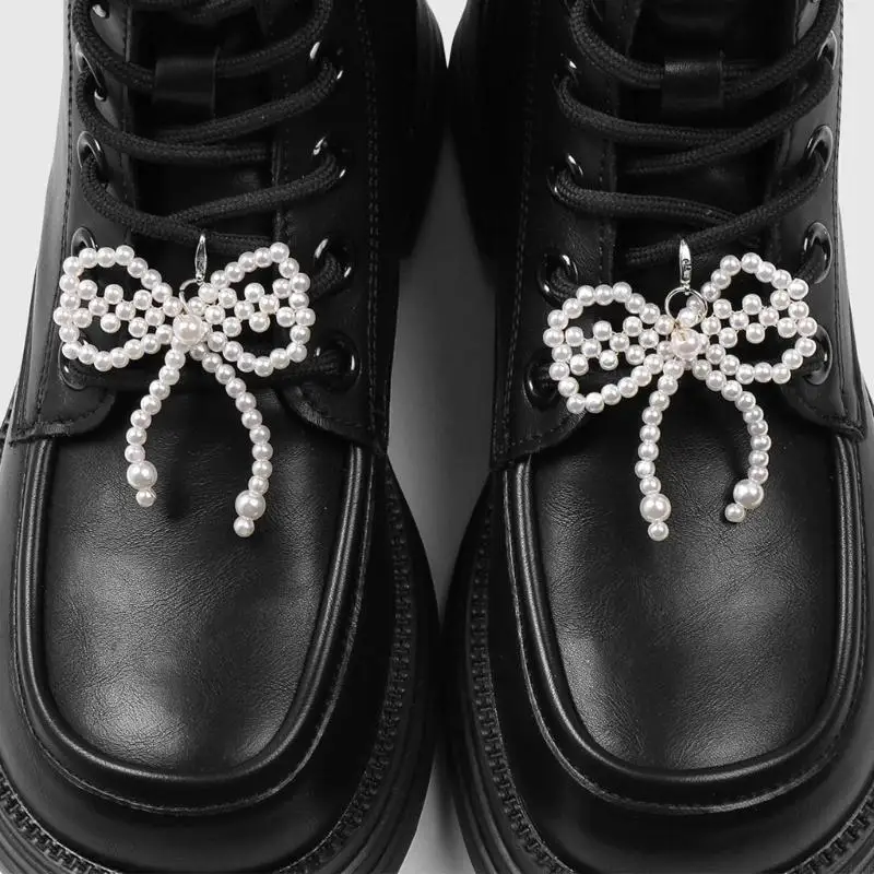 Bowknot Punkด้านข้างCharmรองเท้ากระเป๋าถือจี้สำหรับสาวสไตล์Bootไข่มุกกางเกงStreetเสื้อผ้าCharm