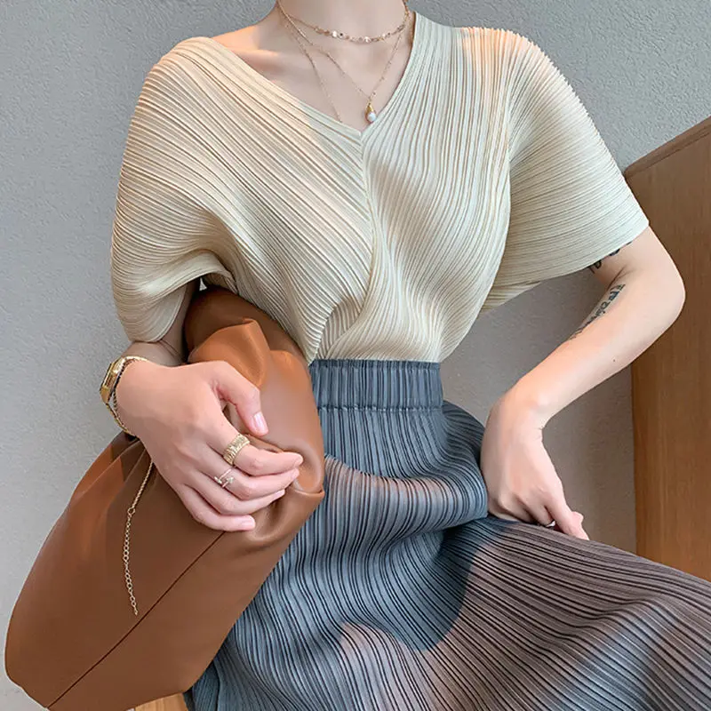 

Pleated V-neck Short Sleeved Chiffon Shirt for Women Summer 2025 New Causal Short Top