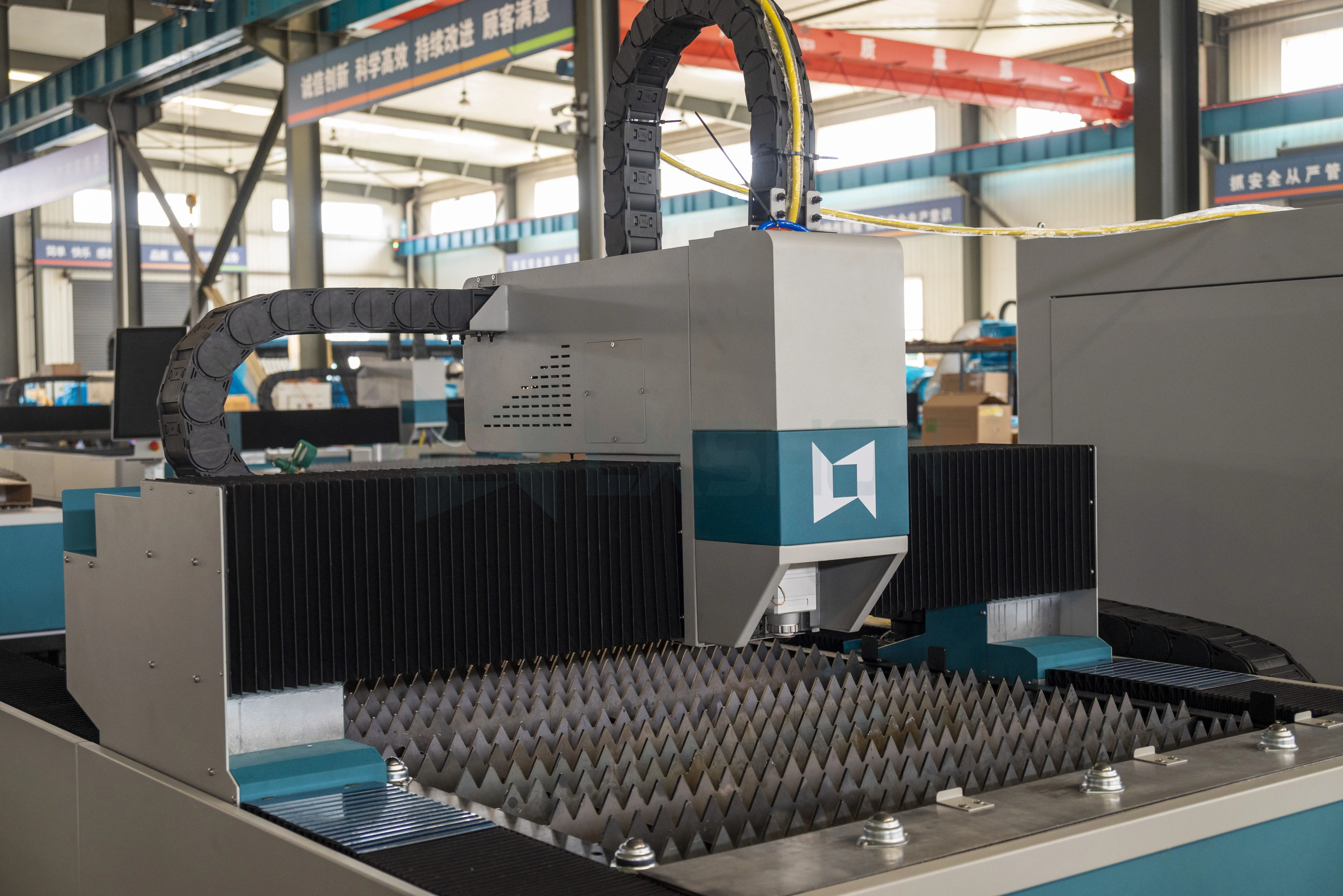 1510 Small Fiber Laser Cutting Machine for Steel Plate Cnc Fiber Laser Cutting Machine