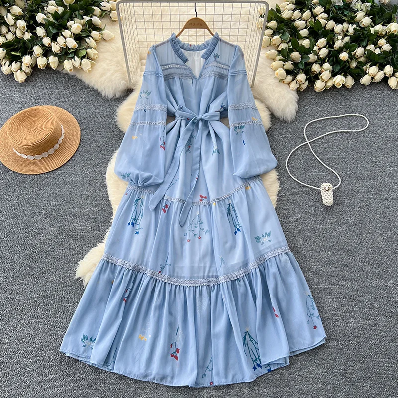 EWQ Elegant Lace Spliced Print Dress Women Sweet V-neck Long Sleeve Belt Gathered Waist A-line Dresses 2024 Autumn New 27X1136