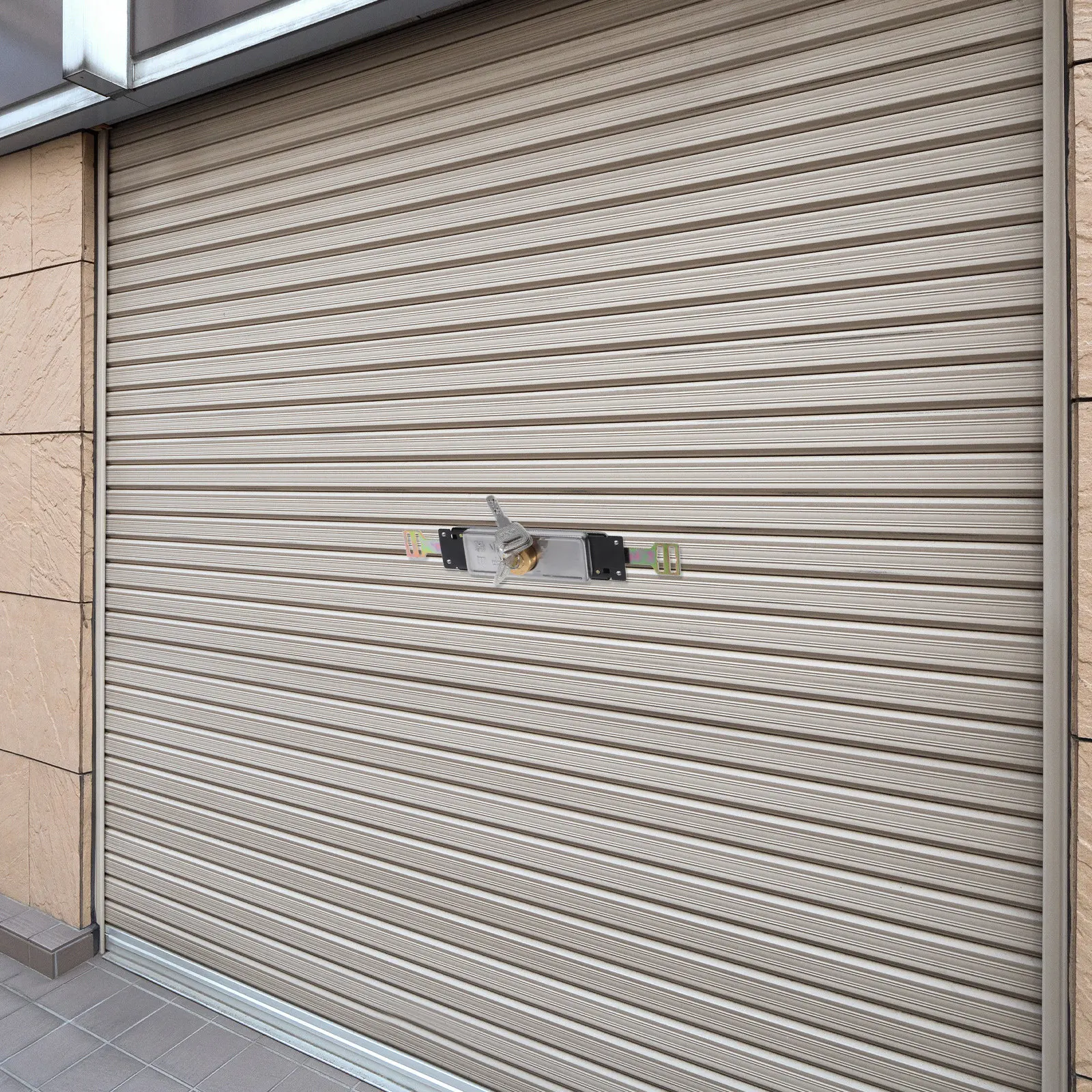 Garage Roller Shutter Lock High Security Latch Lock for Rolling Gates Warehouse Doors Sturdy Iron Construction Easy Operation