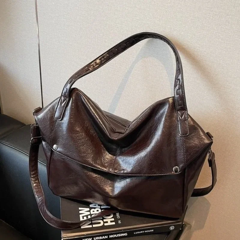 

Trendy Elegant Textured Crossbody Tote For Women Luxury Designer Leather Large Capacity Diaper Bag For Commuter Minimalist Chic