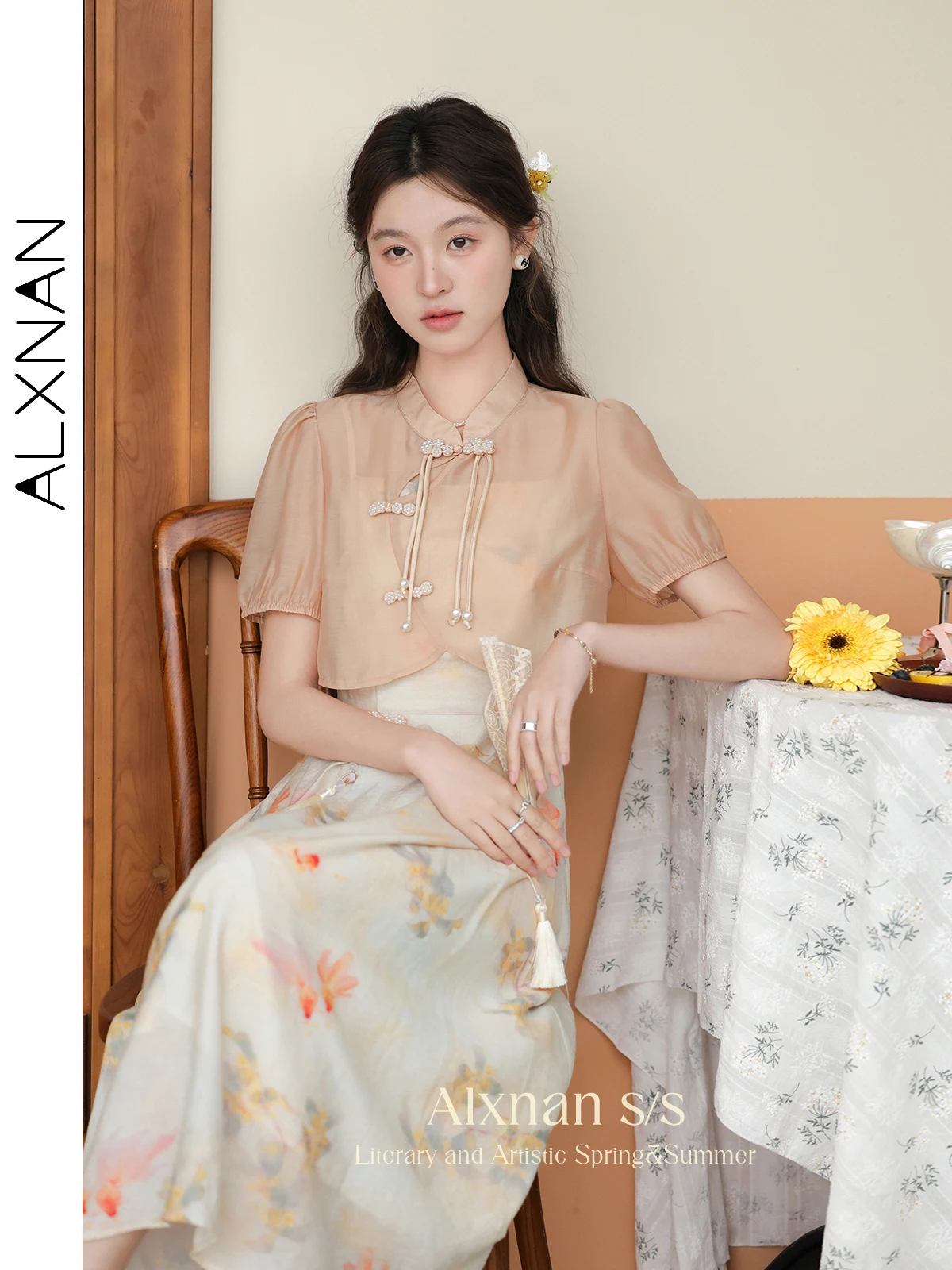 

ALXNAN Women's Chinese Style Shirt 2024 Summer New Cropped Puff Short Sleeve Blouse Female Beading Elegant Solid Tops L35219SY