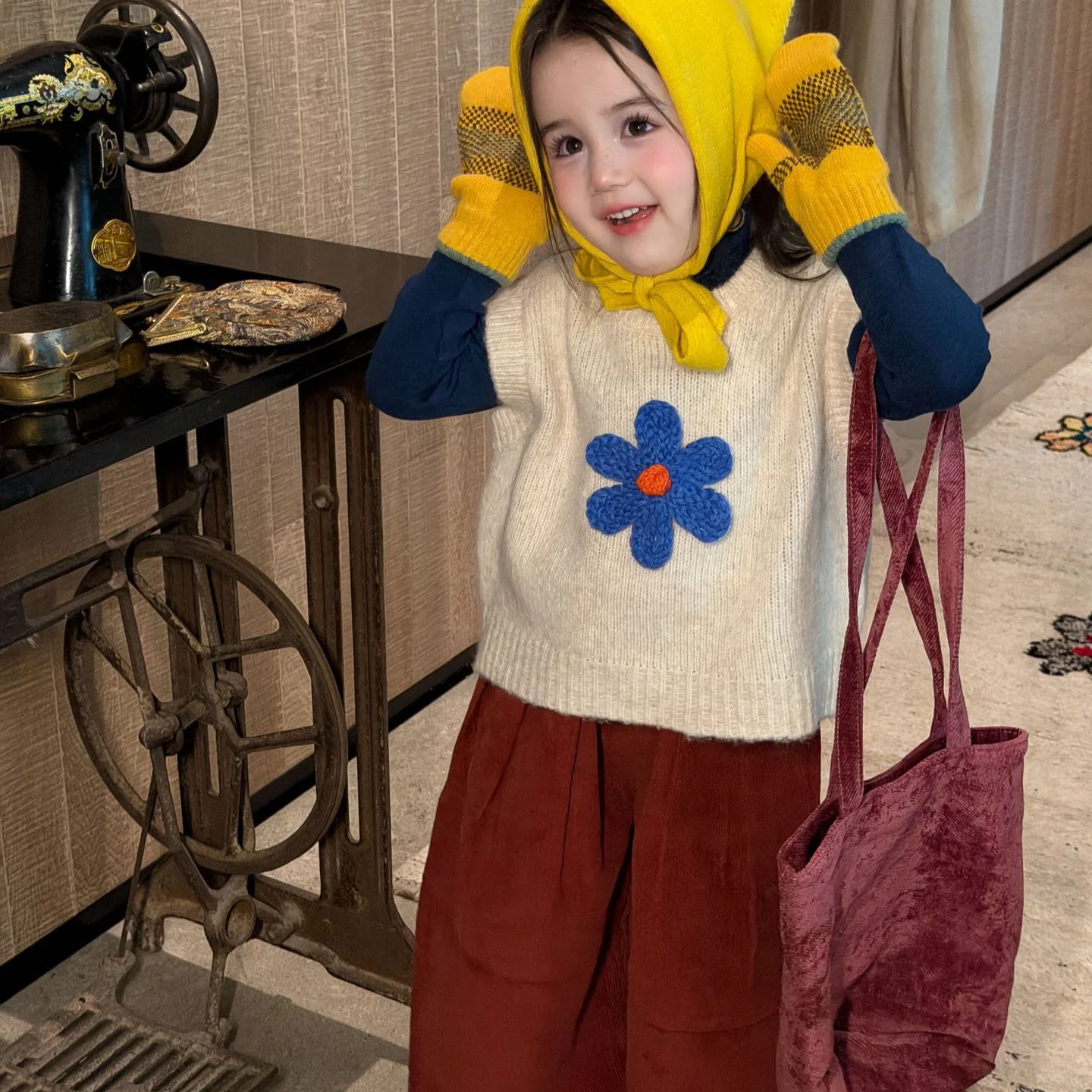Kids Knit Vest Girls 2026 New Autumn Korean Style Flower Knitted Sweater Sleeveless Children Outerwear