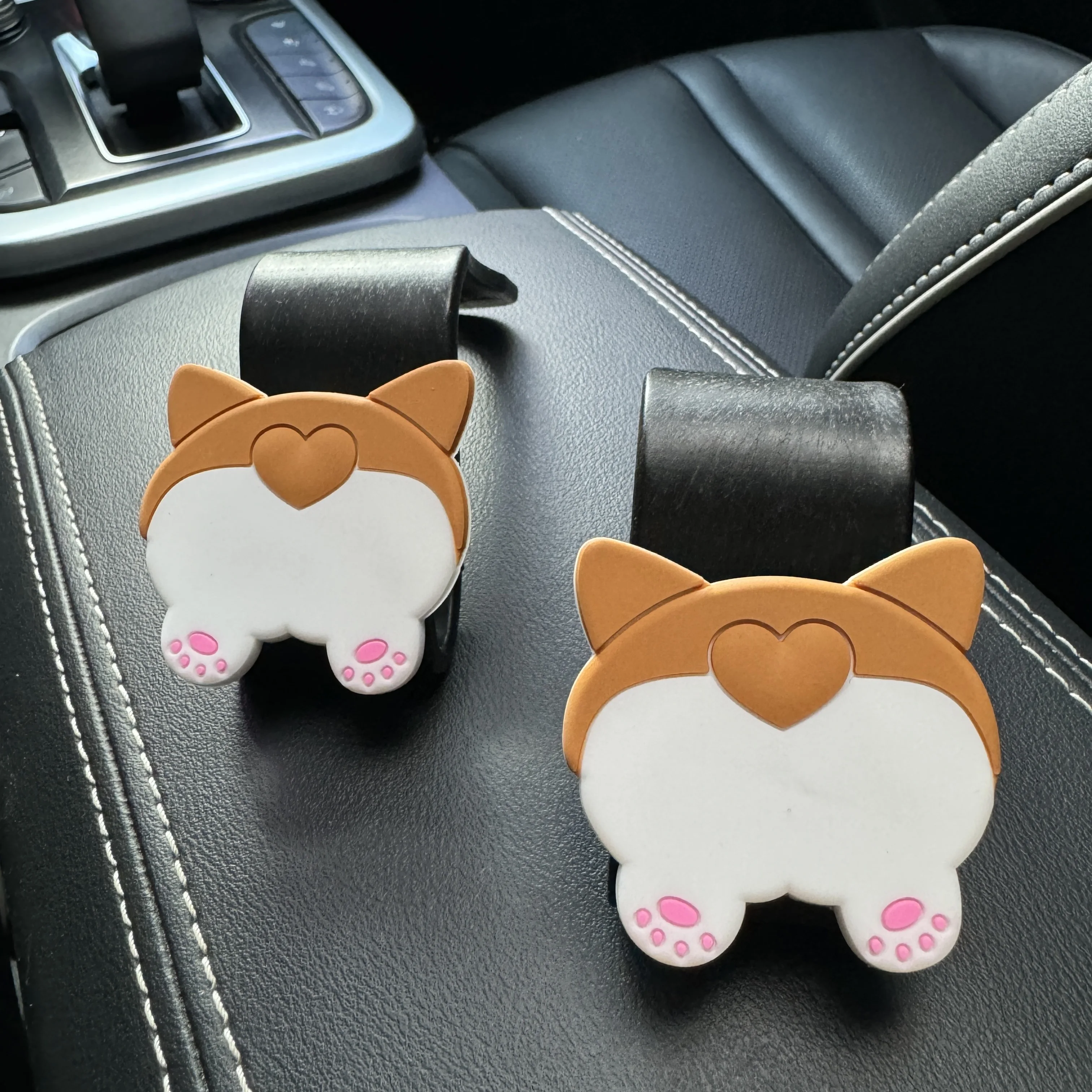 2pcs Cartoon dog knot car seat headrest hook hanger general purpose vehicle car storage bag bag purse coat car cutestuffornament