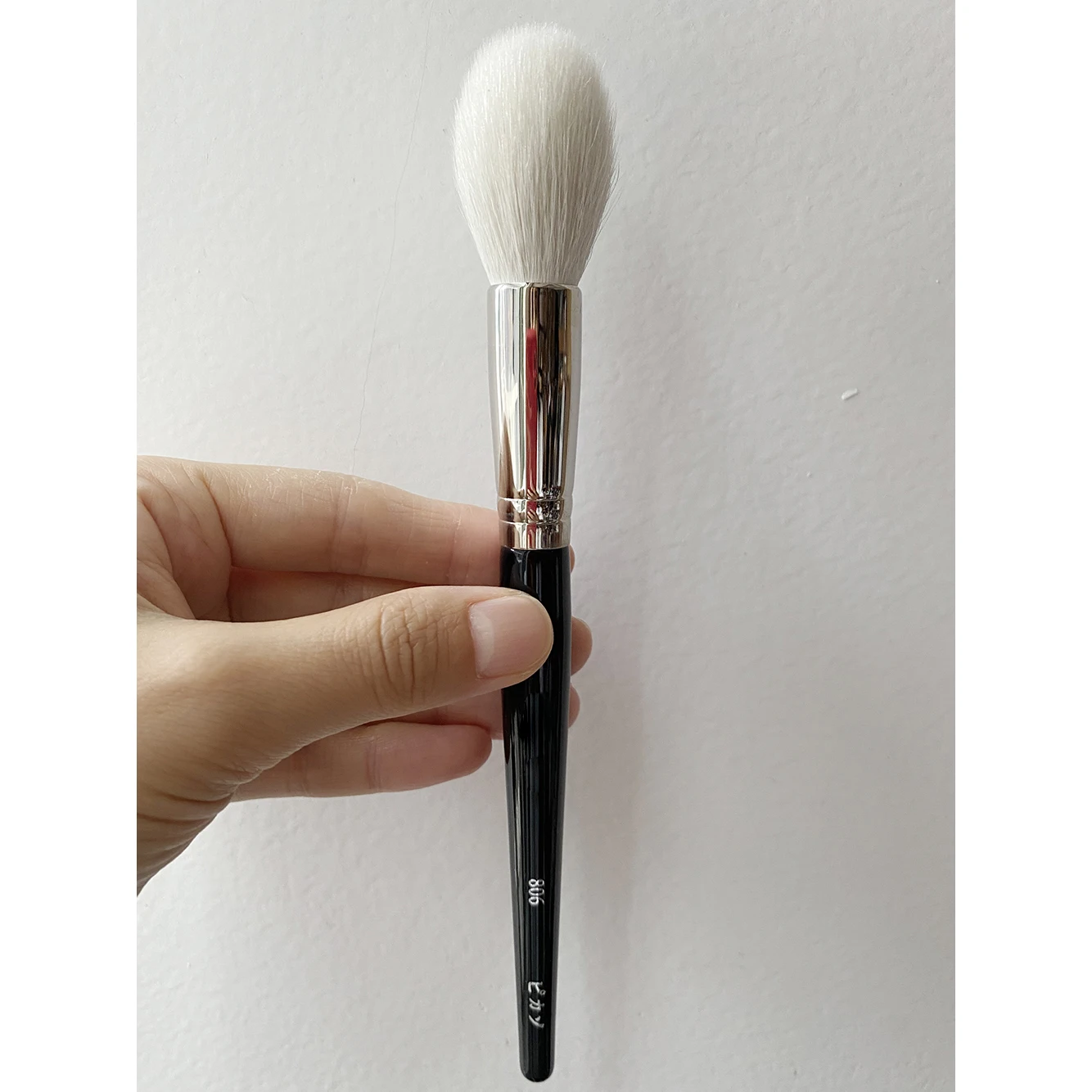 Piccasso 806 Highlighter Makeup Brush Tapered Powder Blush Cosmetic Brush with Natural Goat Hair