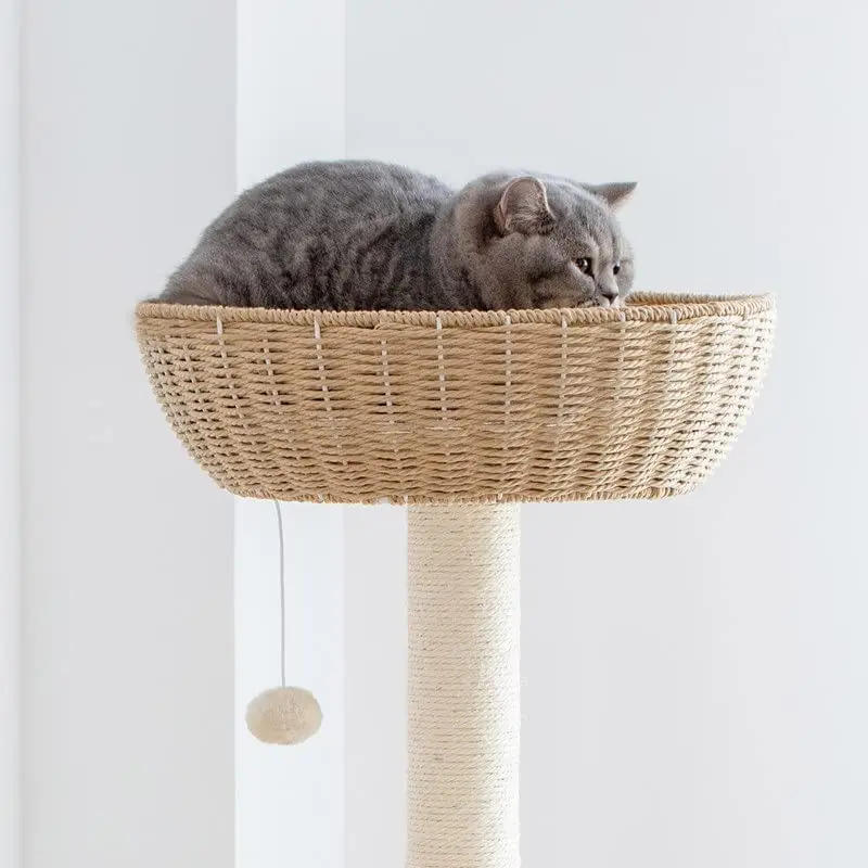 Árvore de gato multicamadas moderna de luxo com poste de sisal, estrutura de escalada de casa de gato de madeira tecida ratan para gatos
