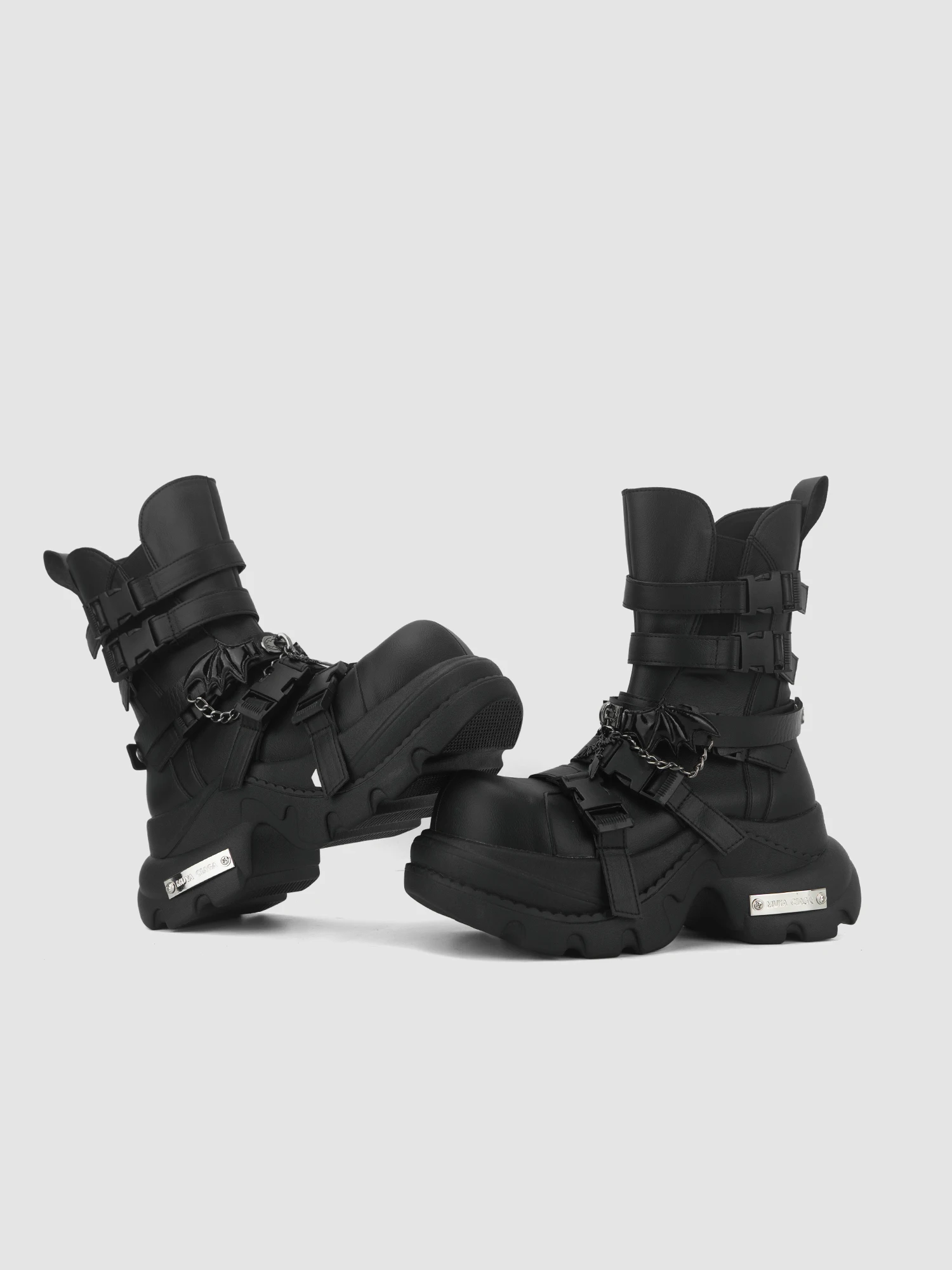 الأصلي ثقافة فرعية سميكة سوليد زيادة المرأة 2025 الخريف جديد حزام على قاطرة سلسلة فاسق أحذية بوت قصيرة 8 سنتيمتر