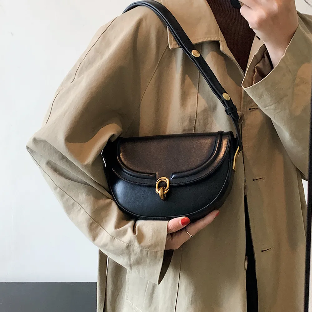 Kadınlar için Toptrends Eyer Küçük Crossbody Çanta 2025 Trend Tasarımcısı Koltukaltı Omuz Çantaları PU Deri Bayan Çanta Ve Cüzdanlar