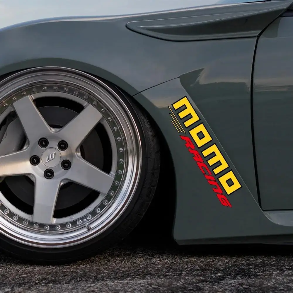 قطعتان من ملصقات سباق مومو، شارات بتصميمات صفراء وسوداء لامعة، ديكور لعشاق السيارات #3