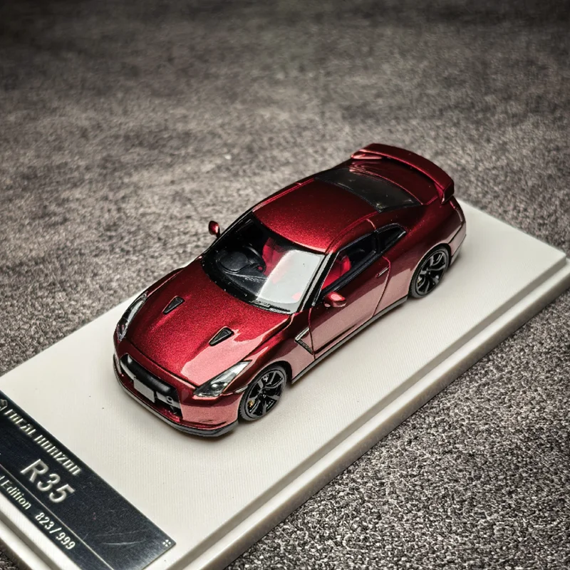 FH 1/64 Scale GT-R R35 Alloy Car Model Adult gift Static finished decoration Desktop creative Souvenir Toy