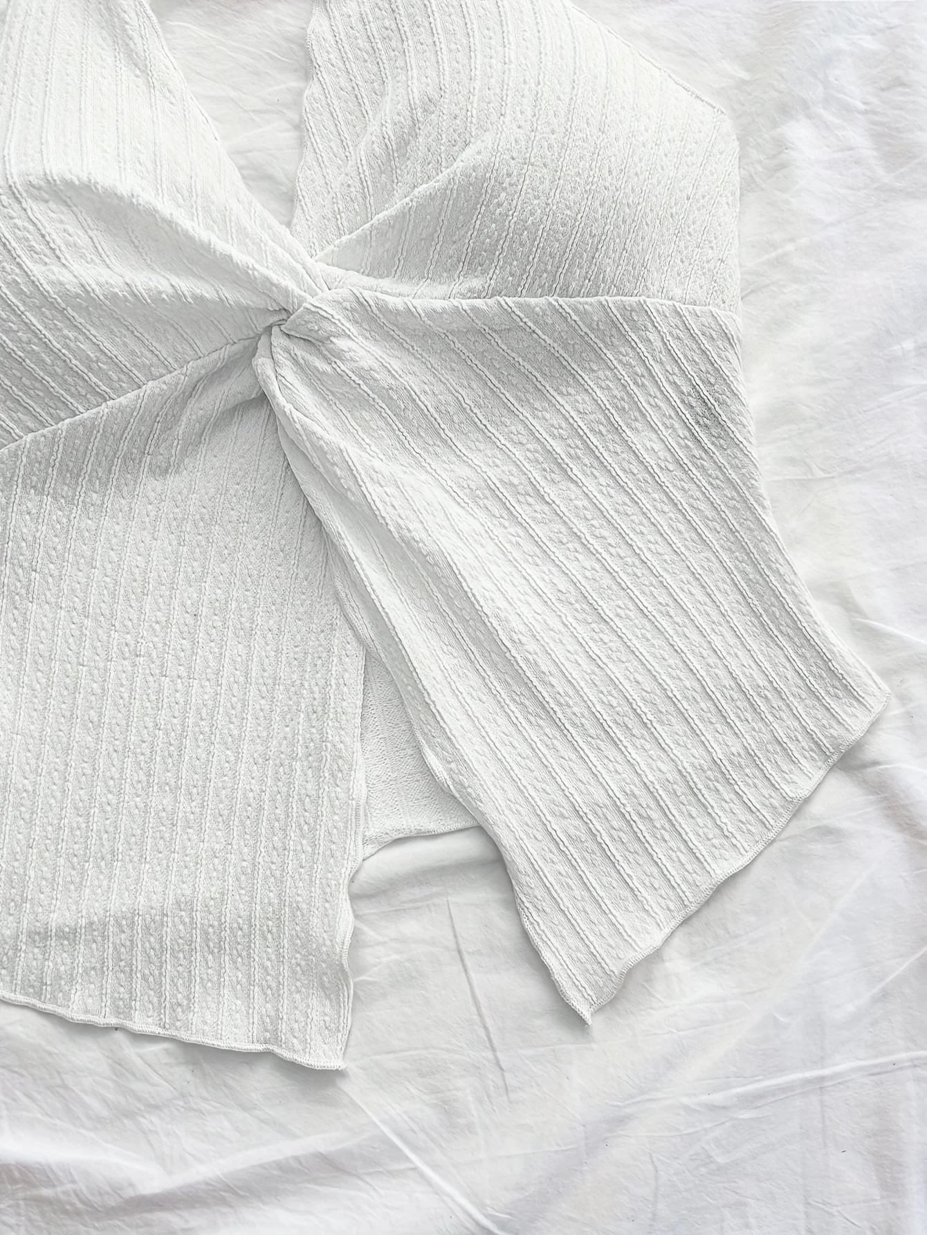 Frühlings- und Sommermode: Neue elegante, einfarbige, vielseitige Neckholder-Weste als Einzelstück – Detail 14
