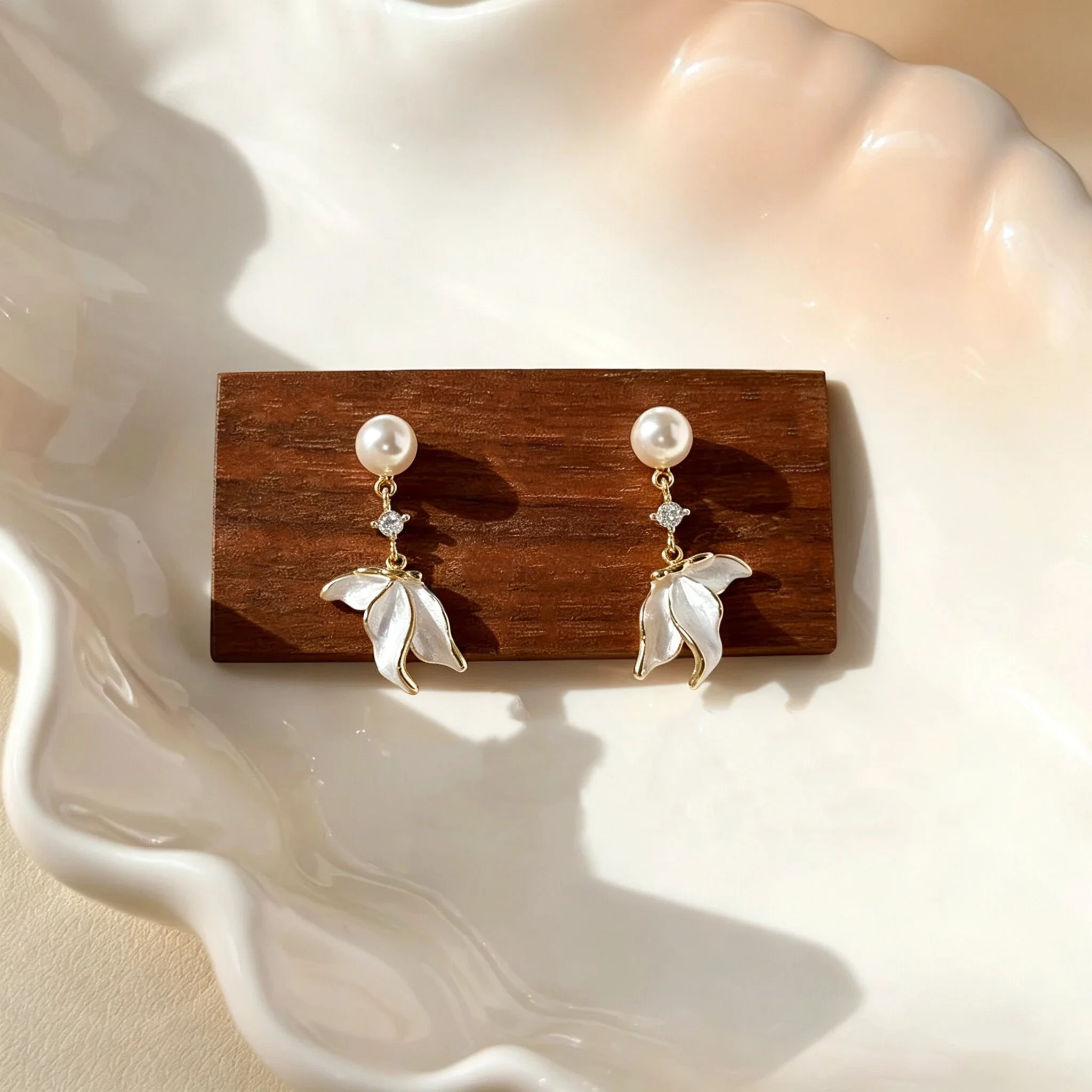 New Imitation Pearl Stud Earrings for Women Fashion Fish Tail Tassels Dangle Earring Temperament Jewelry