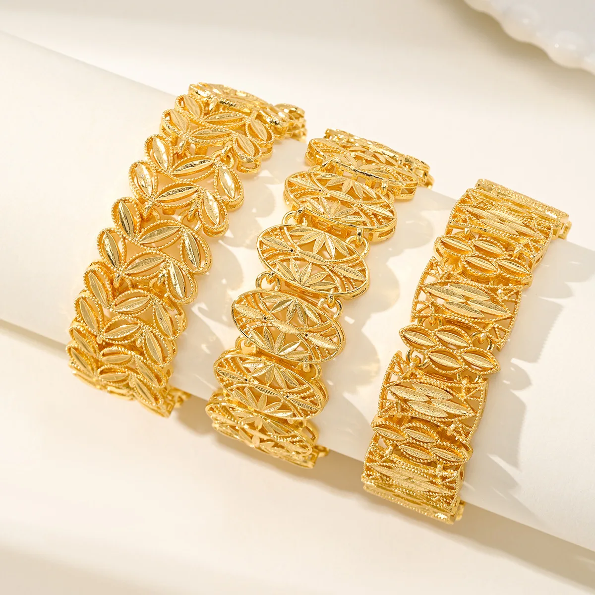 9999 gold quality Bohemian leaf-shaped pendant bracelet with Arabic design - exquisite and fashionable handcrafted charm