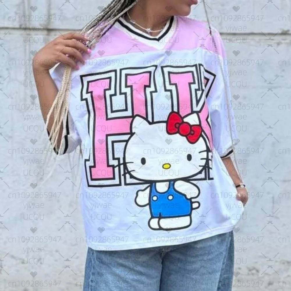 

Женская футболка с принтом HELLO KITTY в полоску, с V-образным вырезом и коротким рукавом, летняя, в стиле бейсбольной формы, спортивная футболка для женщин, 2026