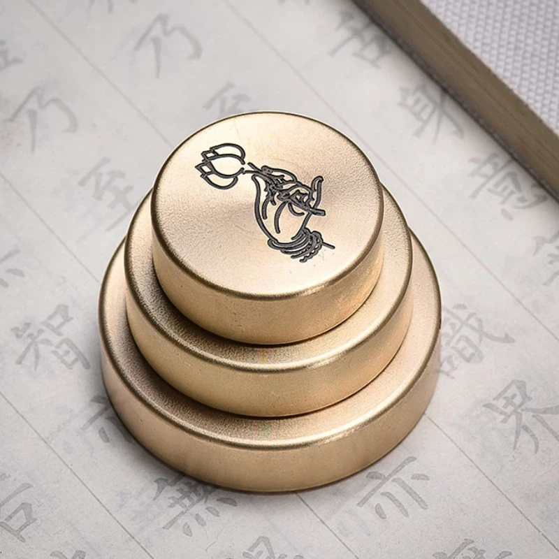 Round Solid Brass Paperweight Multifunctional for Calligraphy Desk Decoration Gift Retro Study Decoration Ancient Style