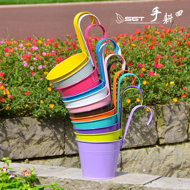 Large Size Wall Planting Pots Garden Decoration Supplies Ironbalcony Pots Planters Wall Hanging Metal Bucket Flower Holder