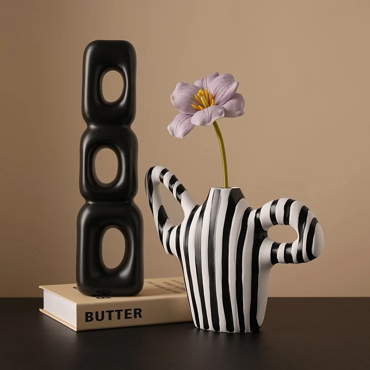 

Скандинавская черно-белая полосатая ваза с двойными ушками, украшения, модель комнаты, домашний декор, цветочная композиция, столешница, ваза, подарок
