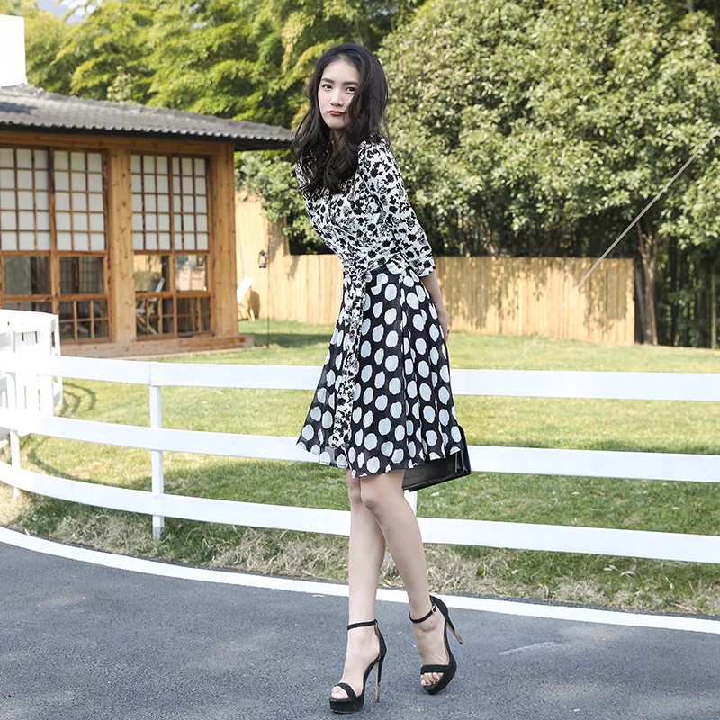 Ele Fre Blumenmuster Seiden-Maxikleid Frühling Sommer Neu Sle DVF PG Großes Rockdesign Geknotete Taille Hochmodischer Stil