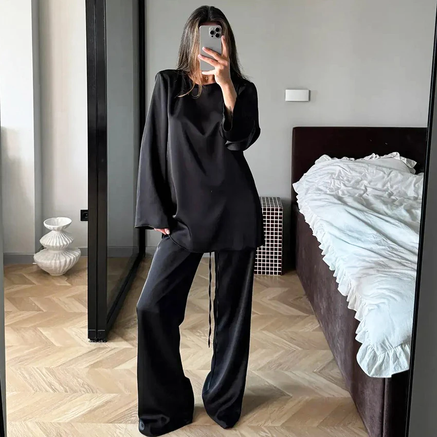 

Hiloc Повседневный атласный брючный костюм с завязками, пижамный однотонный топ с круглым вырезом и широкие брюки, комплект из 2 предметов, одежда для сна с открытой спиной 2025, черная