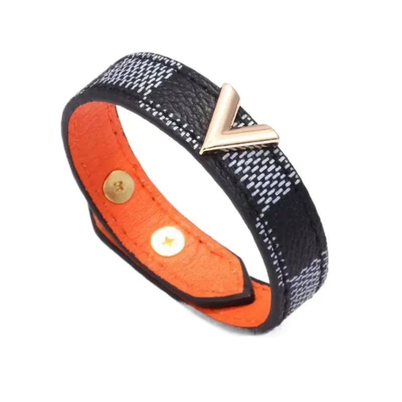 르네상스 바이킹 중세 팔찌 코스프레 가짜 가죽 체크 패턴 팔찌 성인 캐릭터 소품을위한 복고풍 액세서리