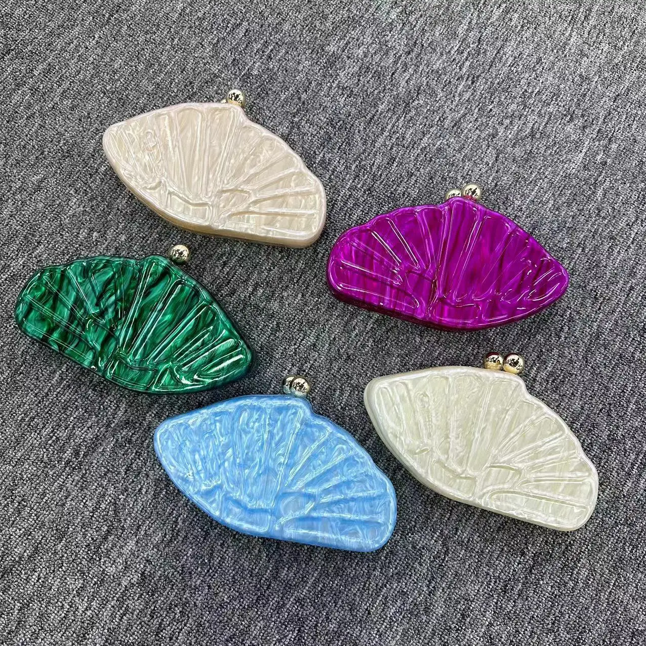 

2025 New Women's Diagonal Cross Bag Fashionable and Elegant Banquet Shell Fan Acrylic Bag Fashionable Wedding Banquet Handbag
