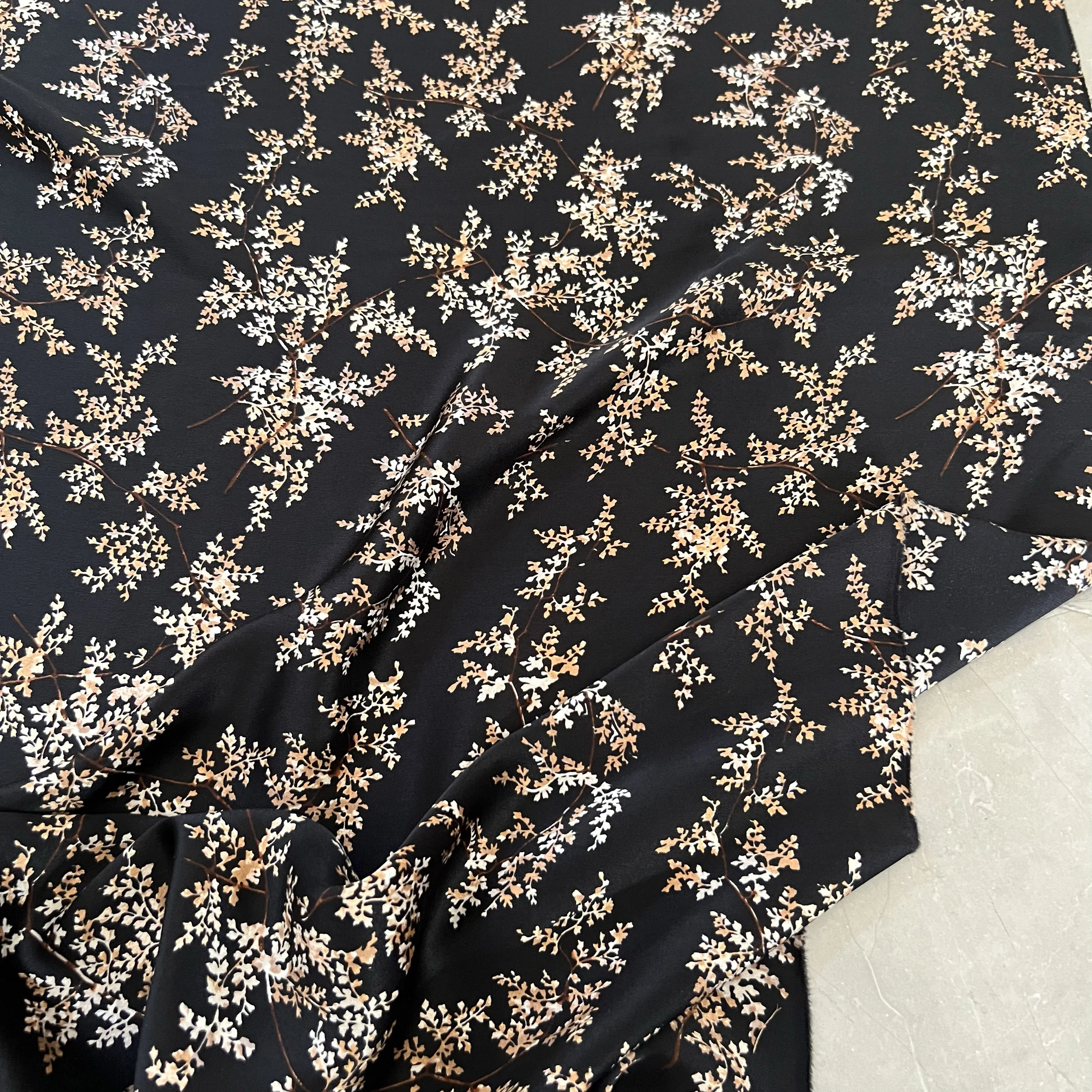 1 meter 95% Mulberry Silk 5% Spandex 22 momme Heavy Silk Fabric Black Floral Printed 140cm 55