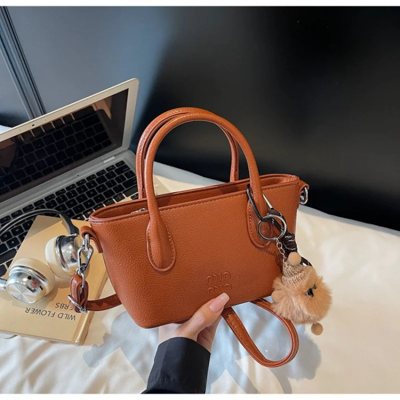 

Fashionable Faux Leather Crossbody Bag Women RFID Blocking Pocket Chain Handle Lightweight Best-Selling Casual Bag​
