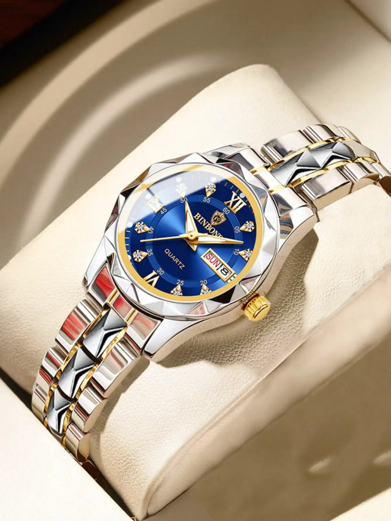 

Элегантные женские кварцевые часы с синим циферблатом, золотыми акцентами и браслетом из нержавеющей стали