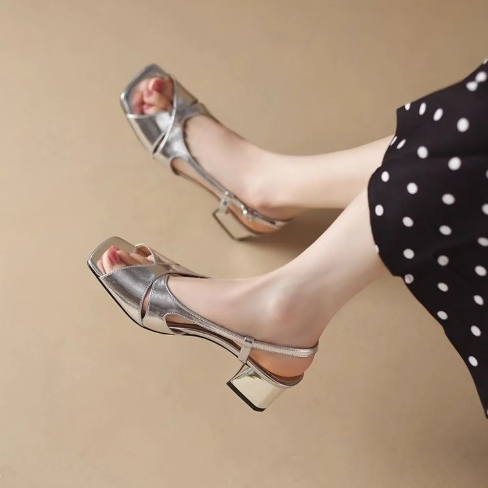 

Новая женская обувь 2026, однотонные брендовые женские сандалии с пряжкой и квадратным носком, летние модельные сандалии на массивном каблуке с открытым носком