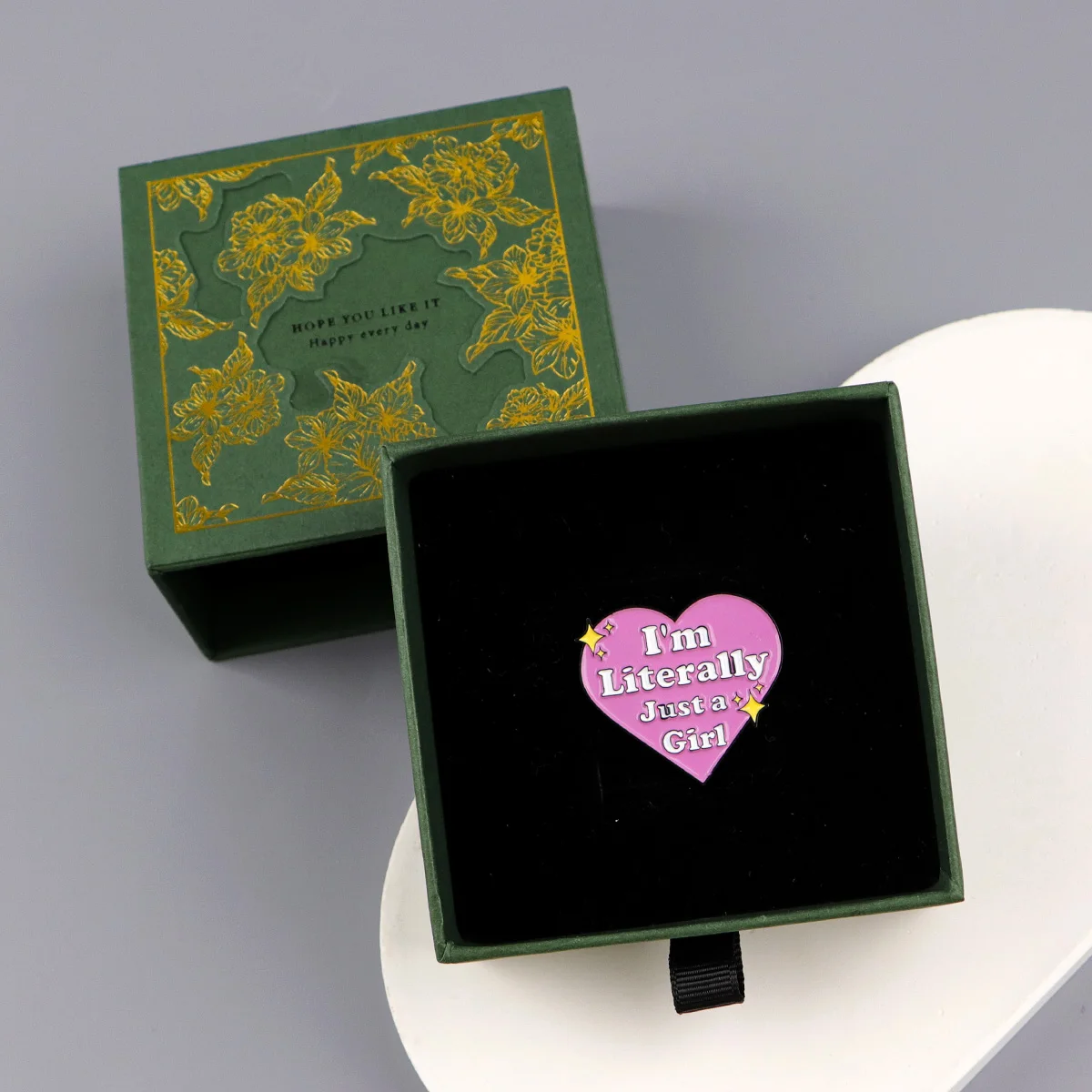 مجرد فتاة المينا دبوس القلب يقتبس شارات على ظهره المرأة دبابيس قبعة التلبيب دبابيس تأثيري اكسسوارات اللعب هدية صندوق