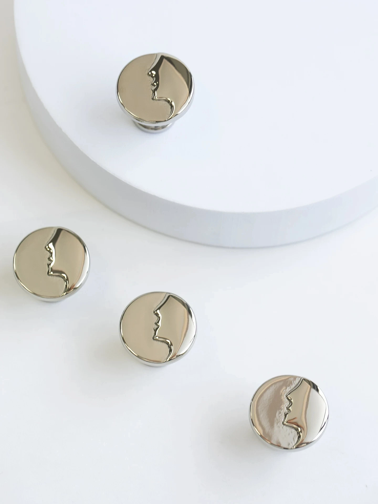 Shiny Silver/Gold Solid Brass Round Figured Relief Furniture Pulls Bedroom Wardrobe Doors Kitchen Small Rust-resistant Handles