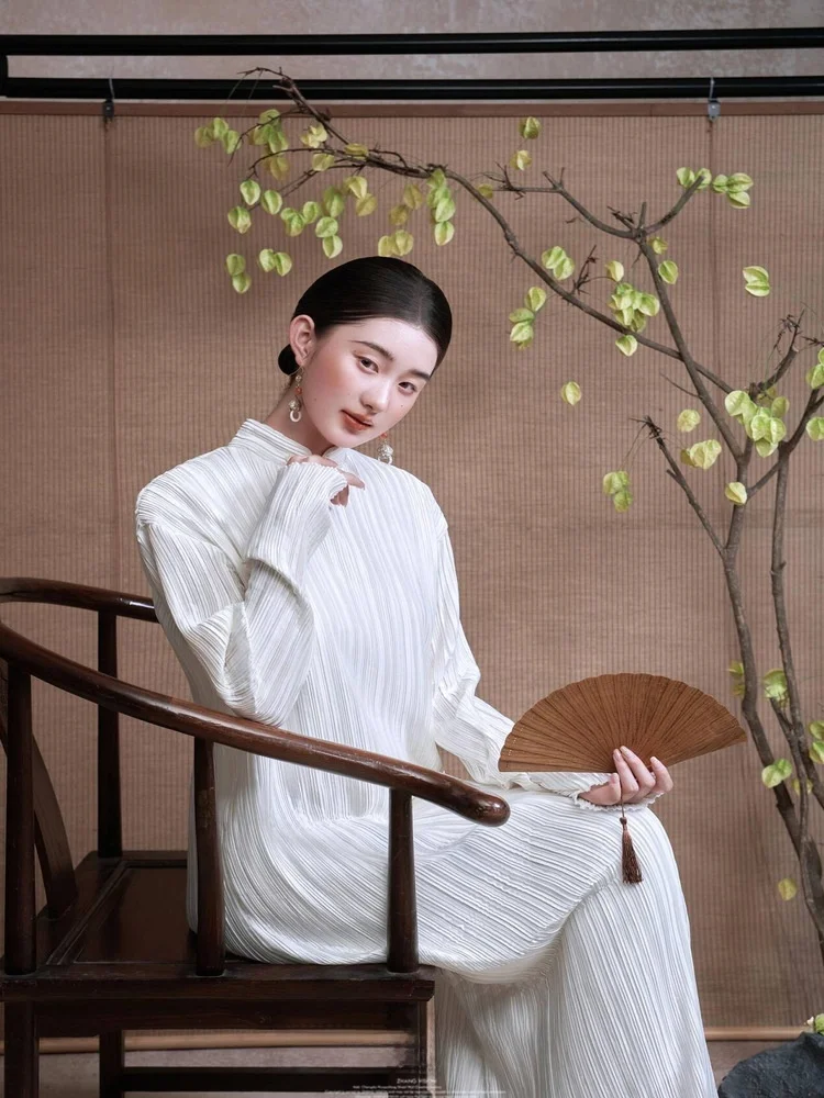 

Retro Chinese Style Portrait Photography Clothing Cold Tone Girl Artistic Atmosphere Studio Photography Costume 2026 New Trend