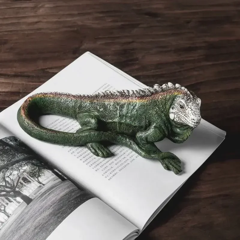 Resin Lizard Figure Aesthetic Chameleon Statues Jungle Reptile Figurine Sculpture Luxury Livingroom Decoration Home Ornament
